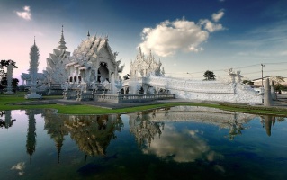 Белый храм "Ват Ронг Кхун", г. Чианграй